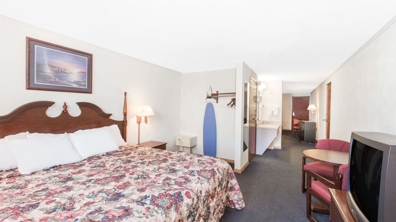 Photo of Bedroom in Effingham