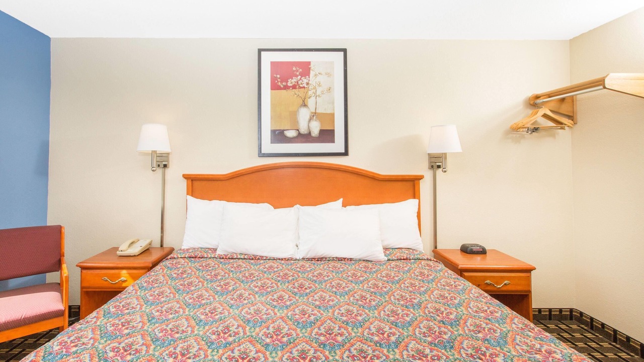 Photo of Bedroom in Effingham