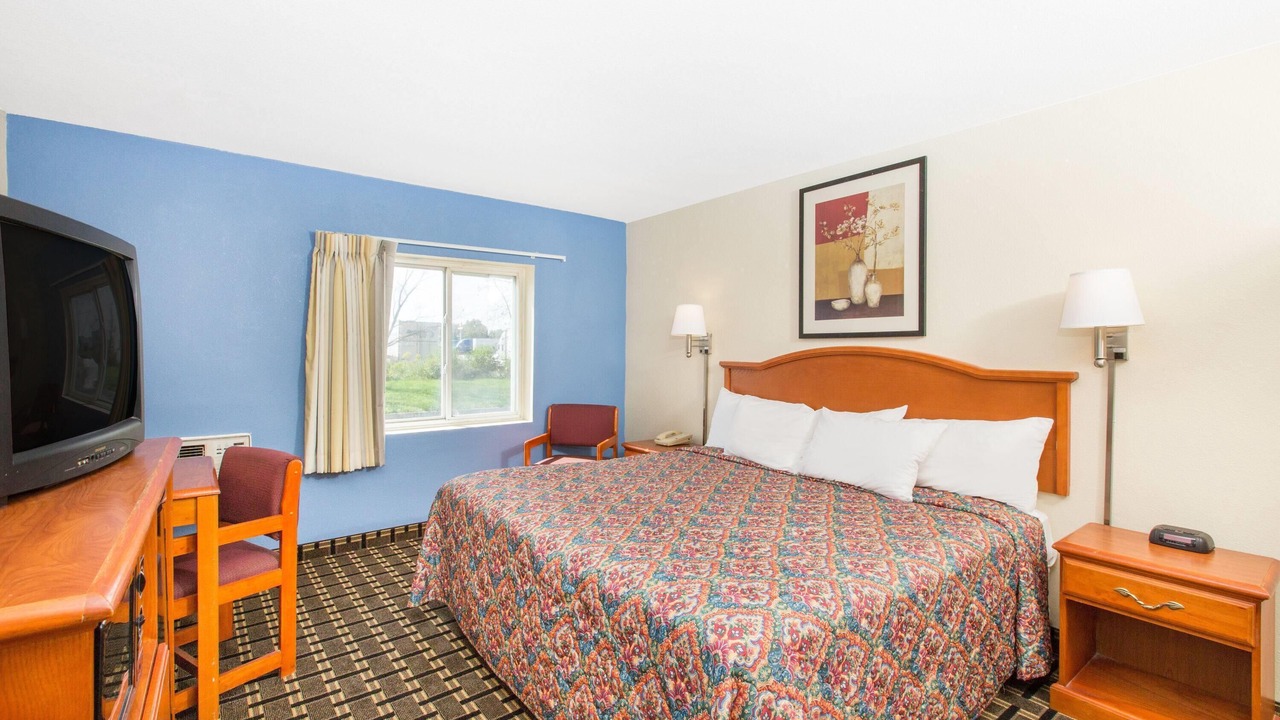 Photo of Bedroom in Effingham