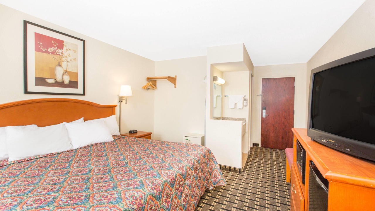 Photo of Bedroom in Effingham