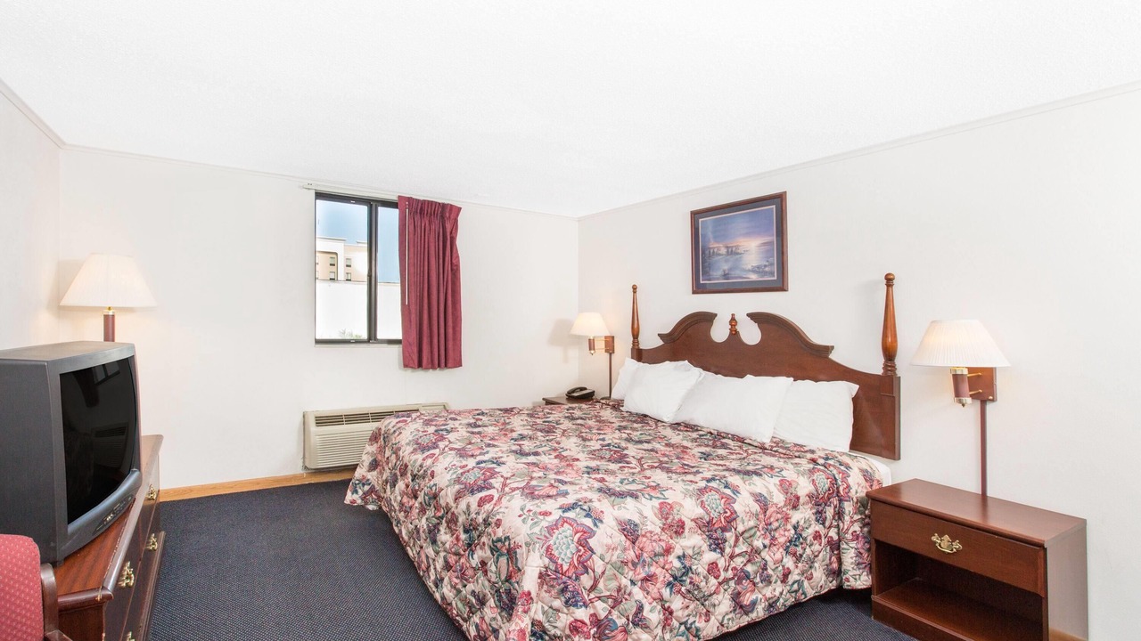 Photo of Bedroom in Effingham