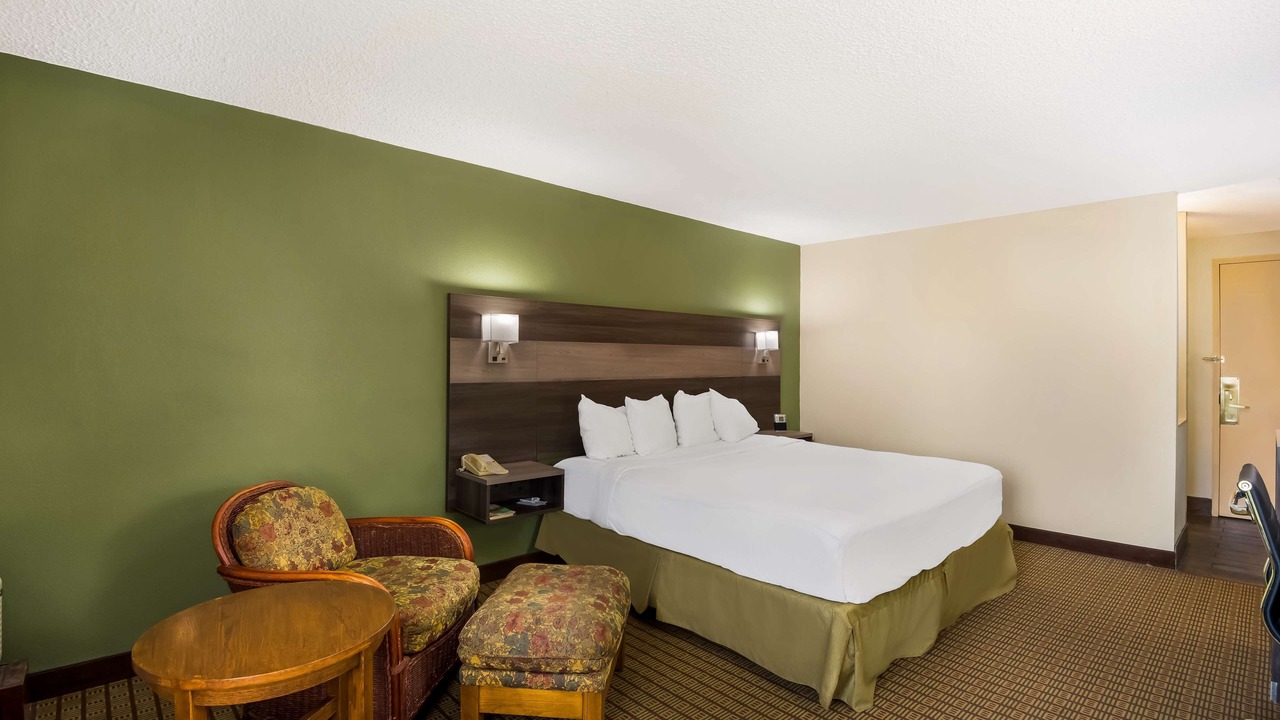 Photo of Bedroom in Galesburg