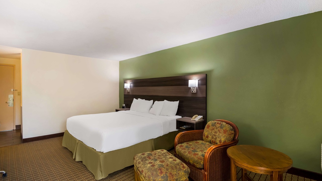 Photo of Bedroom in Galesburg