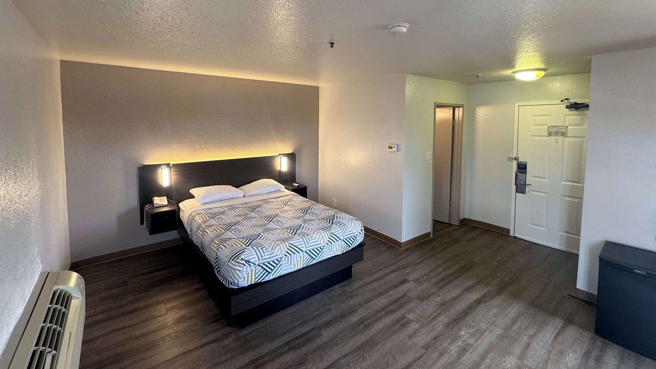 Photo of Bedroom in Glenview