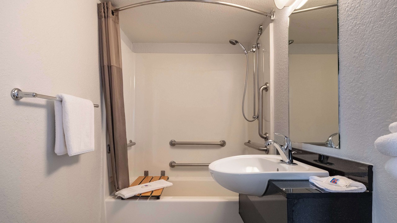 Photo of Bathroom in Rolling Meadows