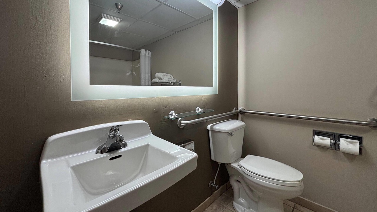 Photo of Bathroom in Grayville