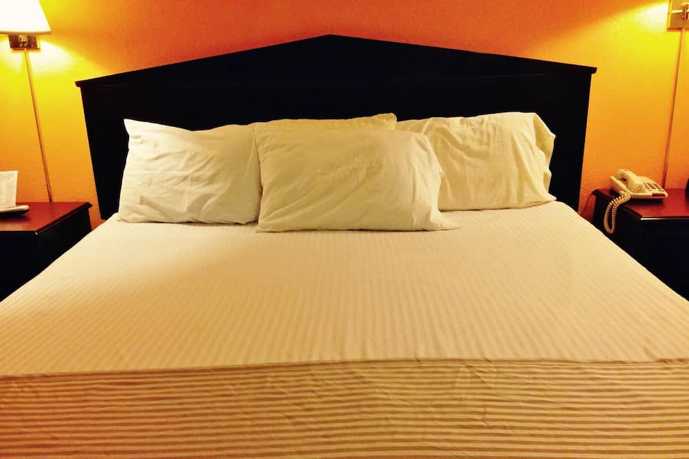 Photo of Bedroom in Macomb