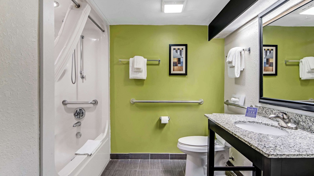 Photo of Bedroom in Lansing