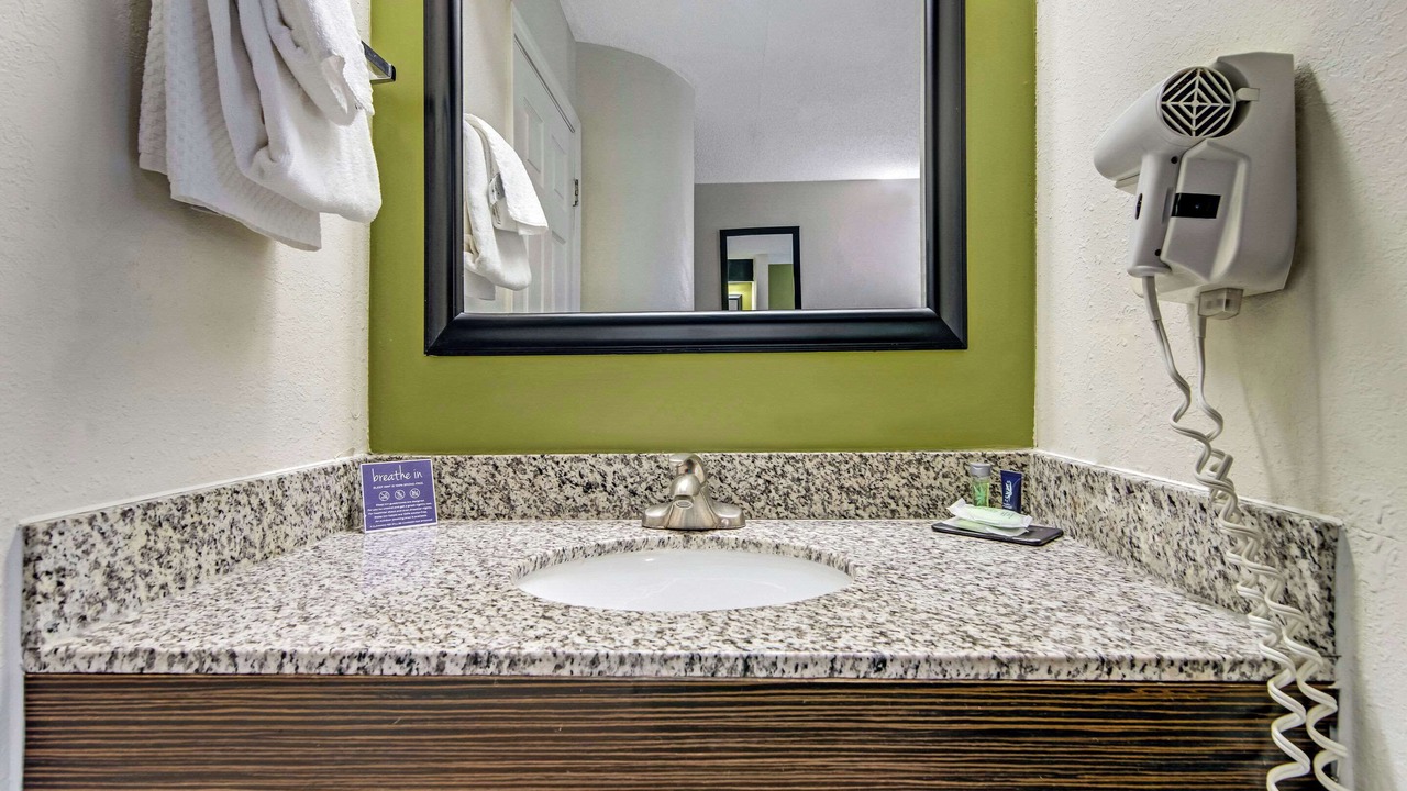 Photo of Bedroom in Lansing