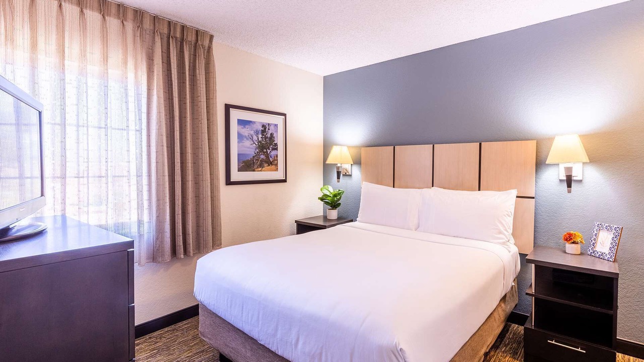 Photo of Bedroom in Lansing