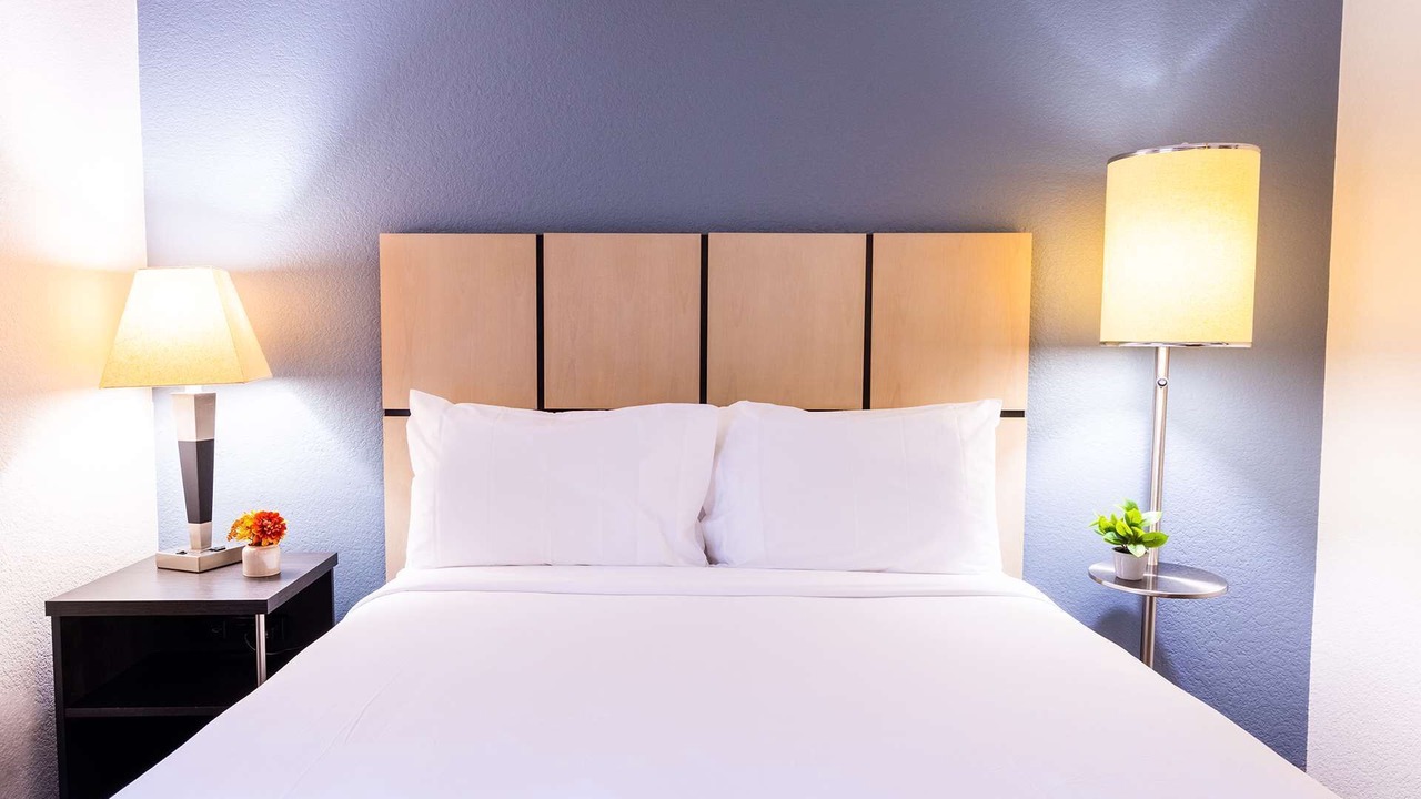 Photo of Bedroom in Lansing