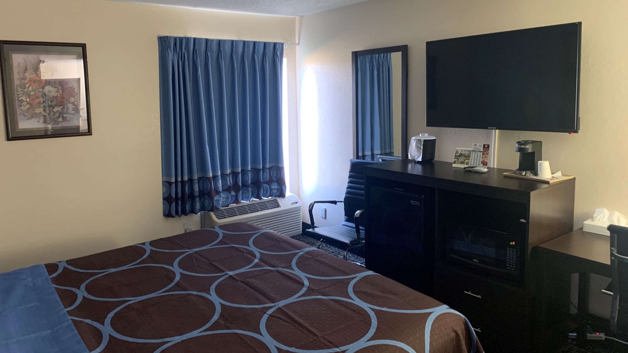 Photo of Bedroom in Galesburg