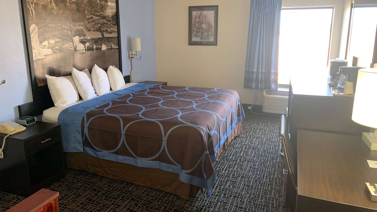 Photo of Bedroom in Galesburg