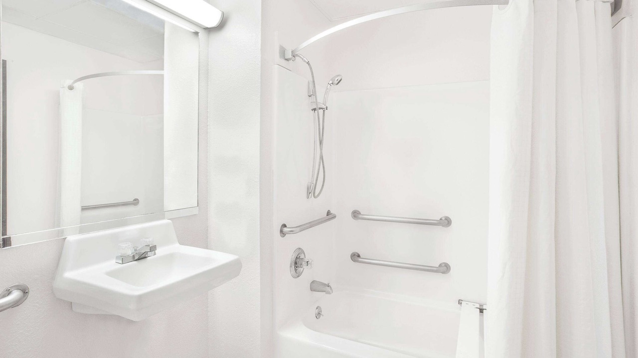 Photo of Bathroom in Galesburg