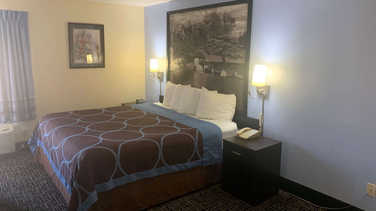 Photo of Bedroom in Galesburg