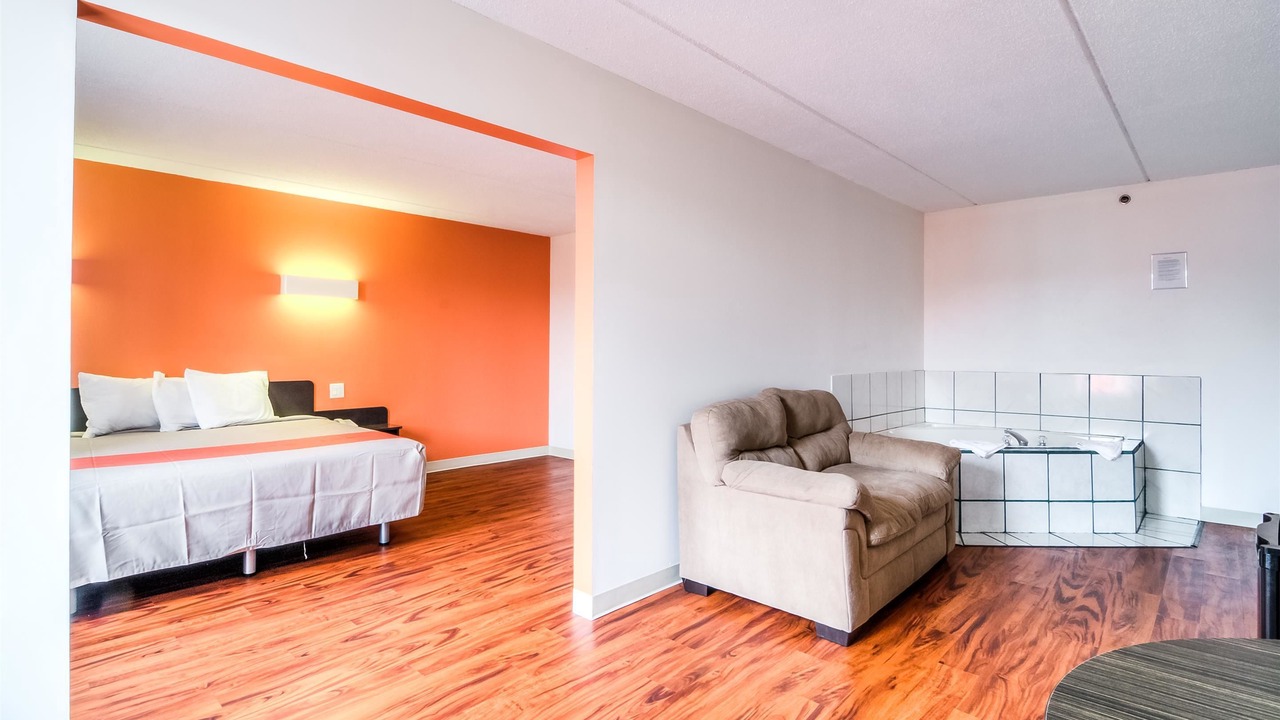 Photo of Livingroom in Lansing