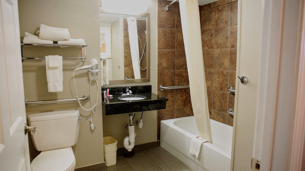 Photo of Bathroom in Effingham