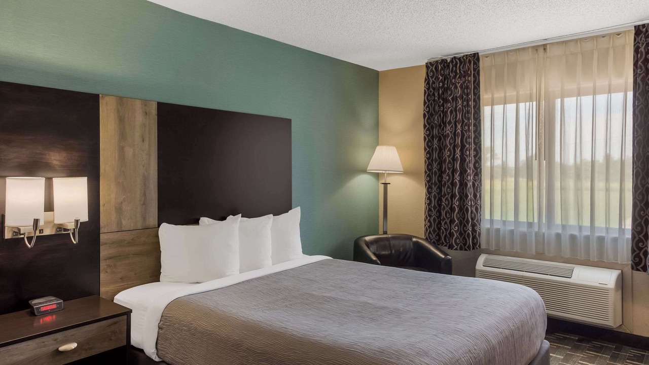 Photo of Bedroom in Galesburg