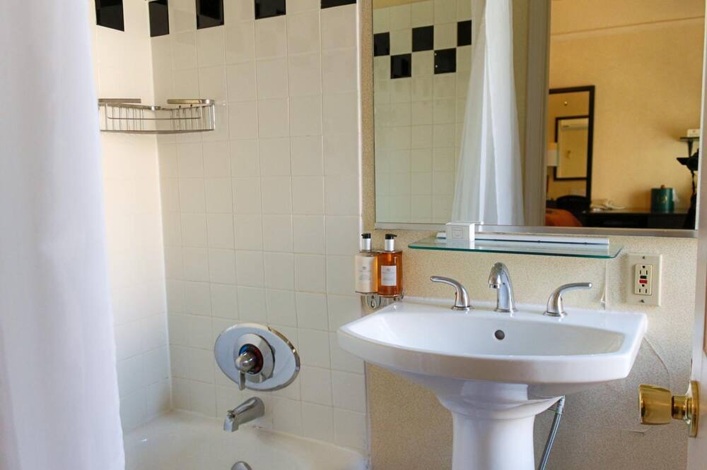 Photo of Bathroom in Lake View East