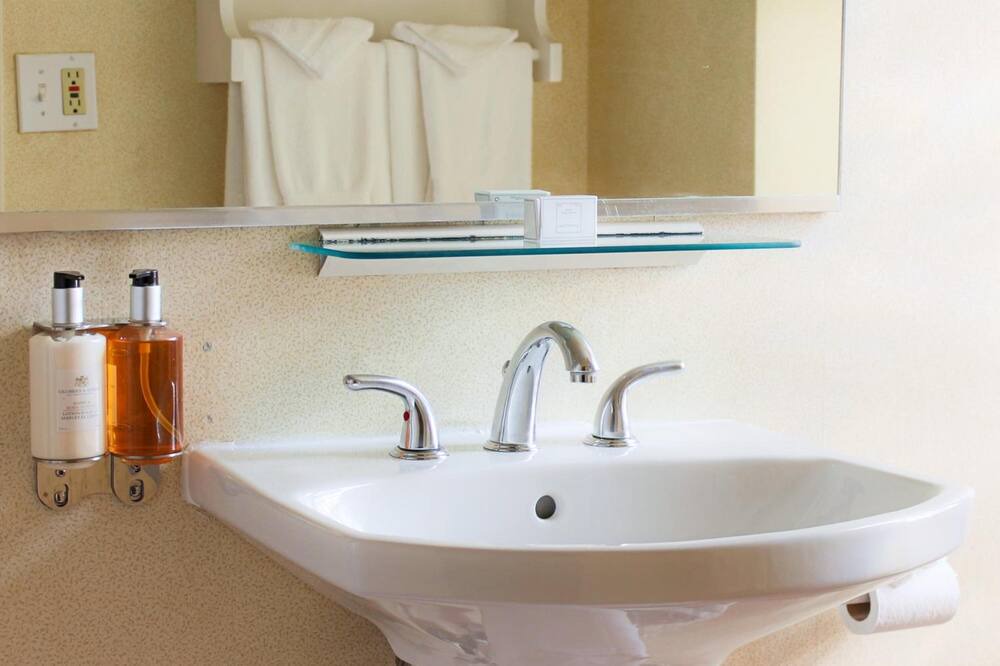 Photo of Bathroom in Lake View East