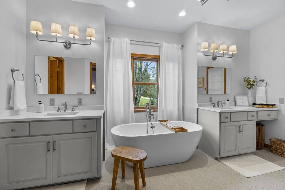 Photo of Bathroom in Cobden