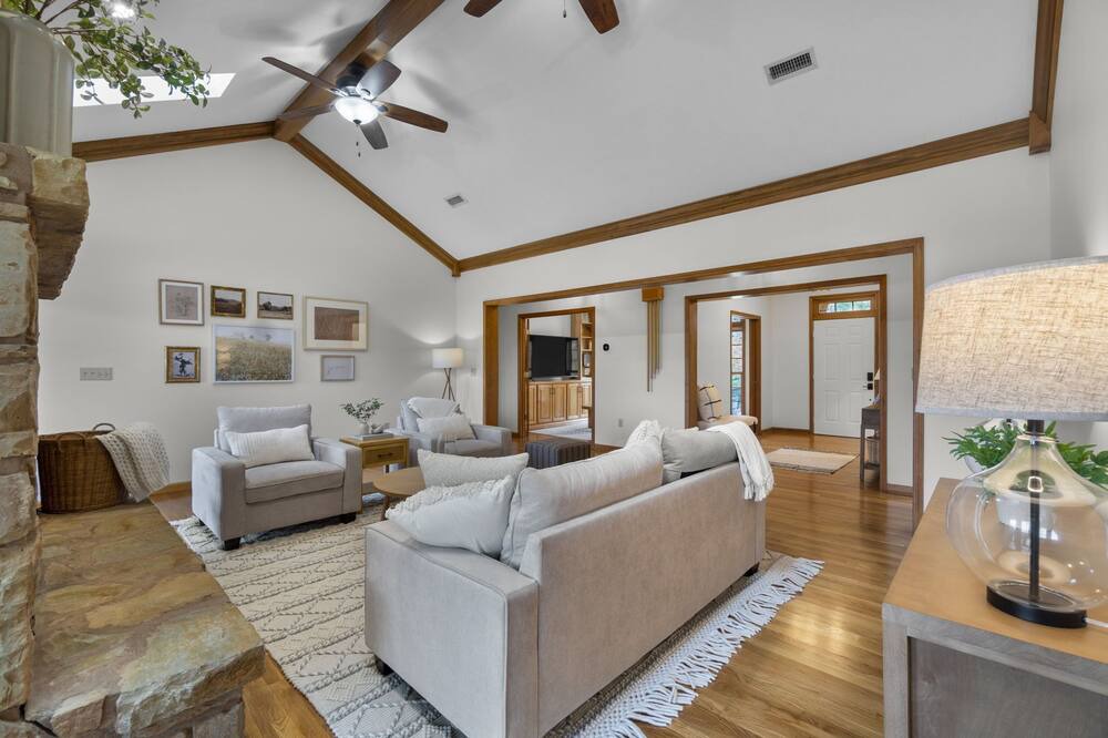 Photo of Livingroom in Cobden