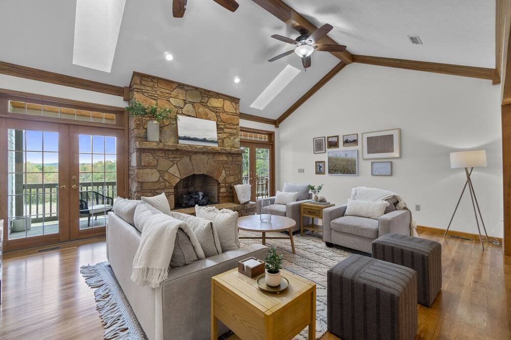 Photo of Livingroom in Cobden