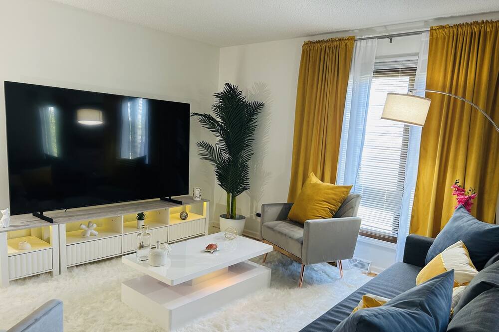 Photo of Livingroom in Willowbrook