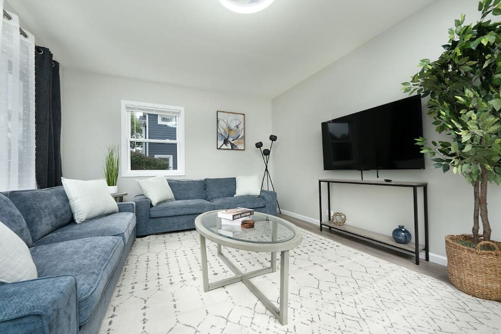 Photo of Livingroom in Wheaton