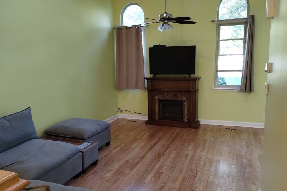 Photo of Livingroom in Wheeling