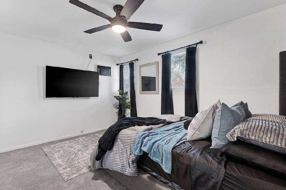 Photo of Bedroom in Homewood