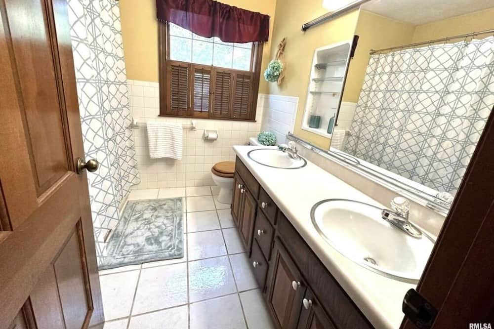 Photo of Bathroom in Centralia