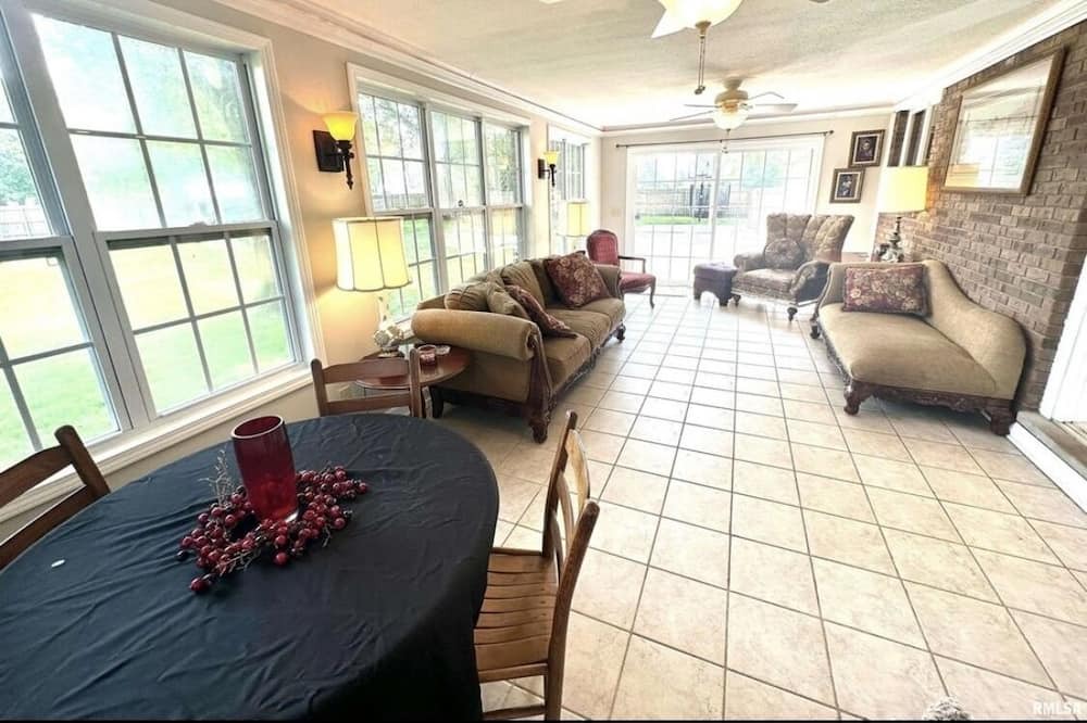 Photo of Livingroom in Centralia