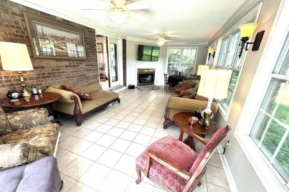Photo of Livingroom in Centralia