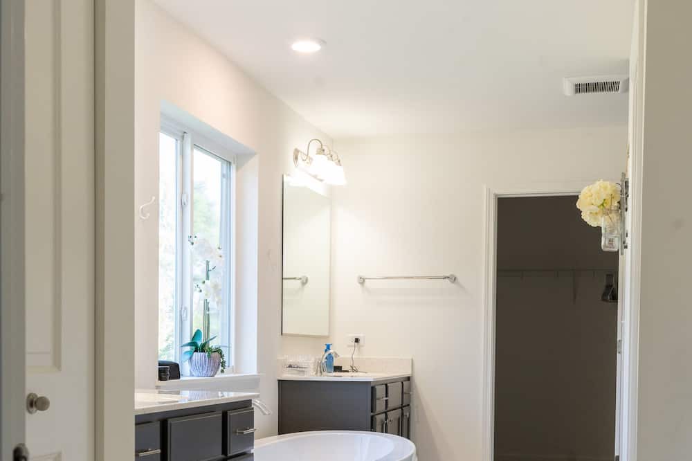 Photo of Bathroom in Lakemoor