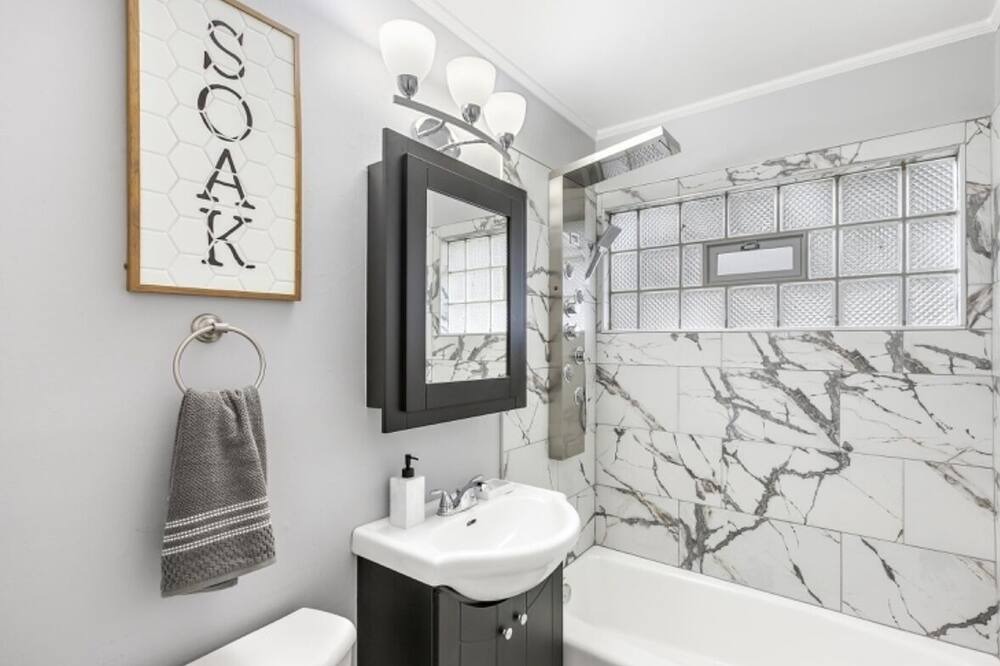 Photo of Bathroom in University Park