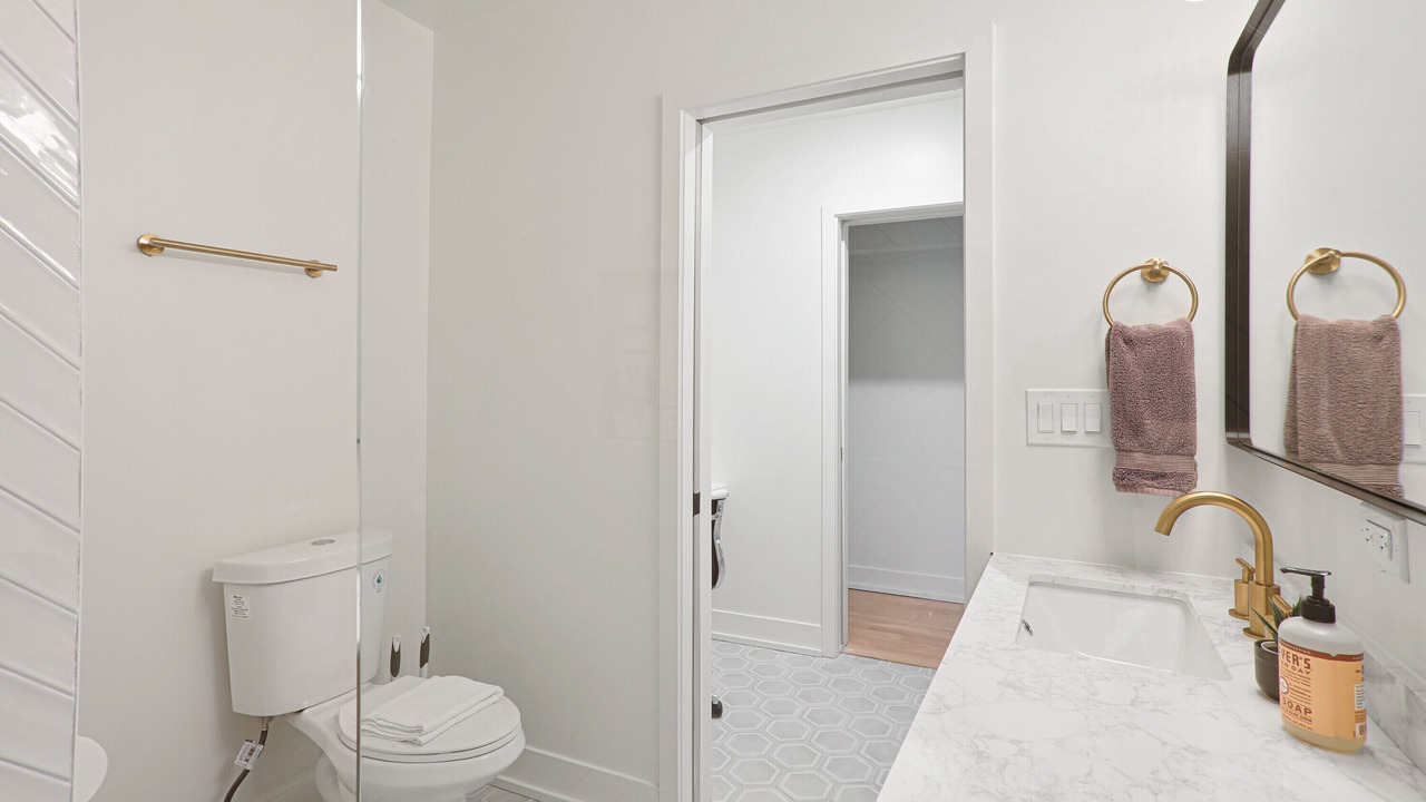 Photo of Bathroom in Logan Square