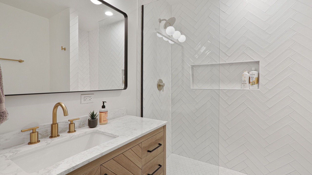 Photo of Bathroom in Logan Square