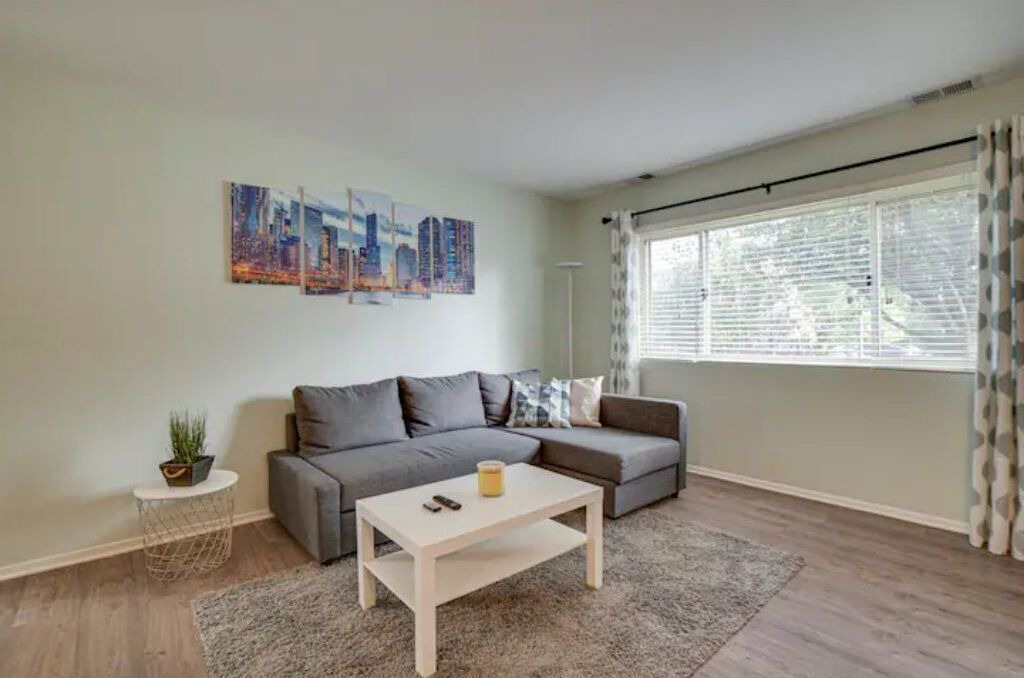 Photo of Livingroom in Elk Grove Village
