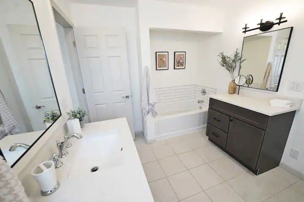 Photo of Bathroom in Groveland