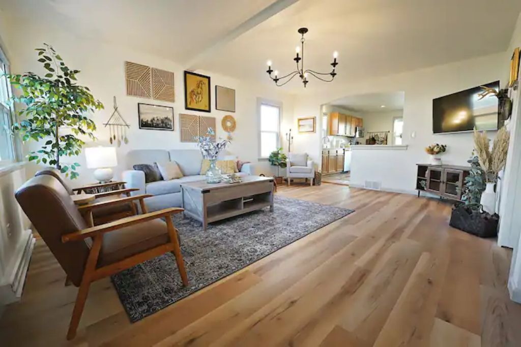 Photo of Livingroom in Groveland
