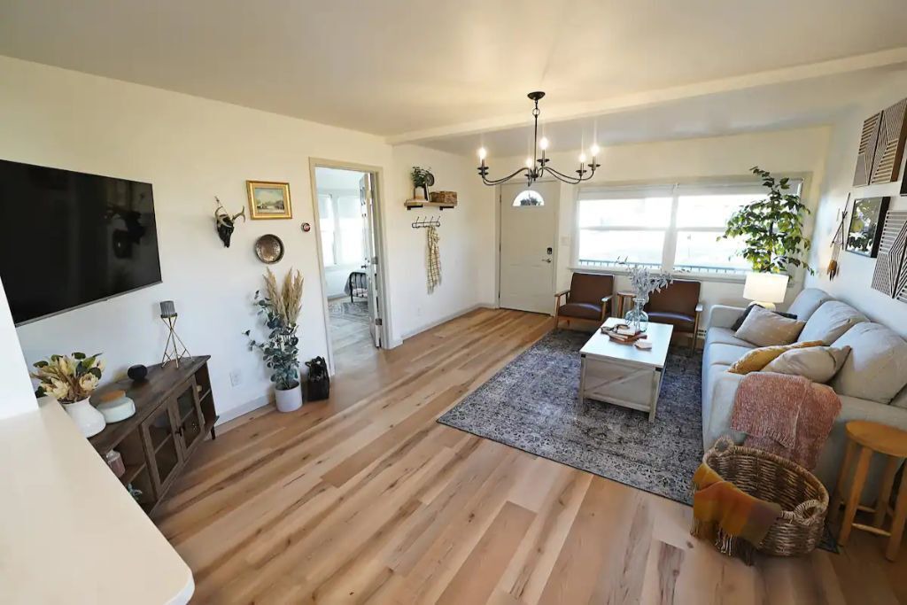 Photo of Livingroom in Groveland
