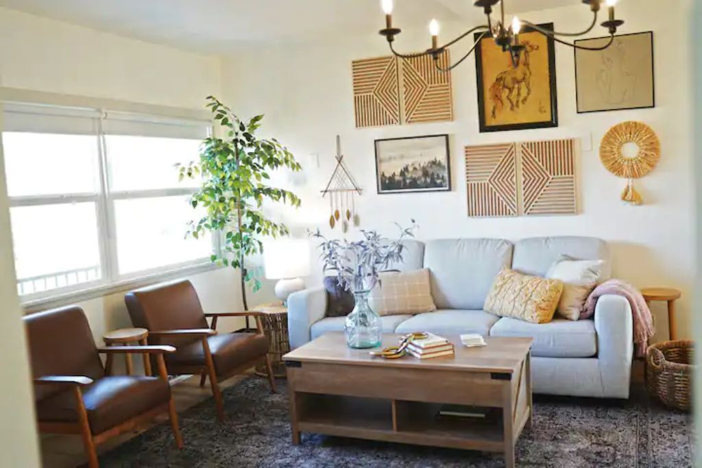 Photo of Livingroom in Groveland