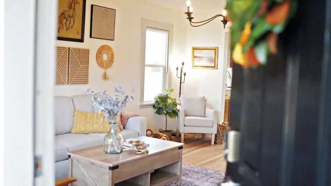 Photo of Livingroom in Groveland