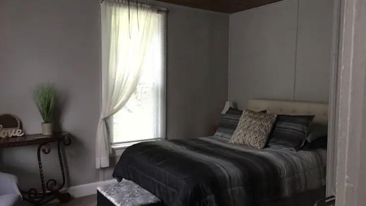 Photo of Bedroom in Alton