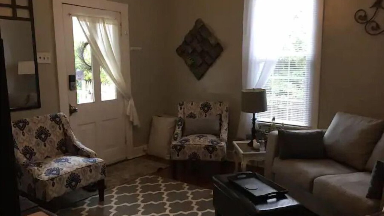 Photo of Livingroom in Alton