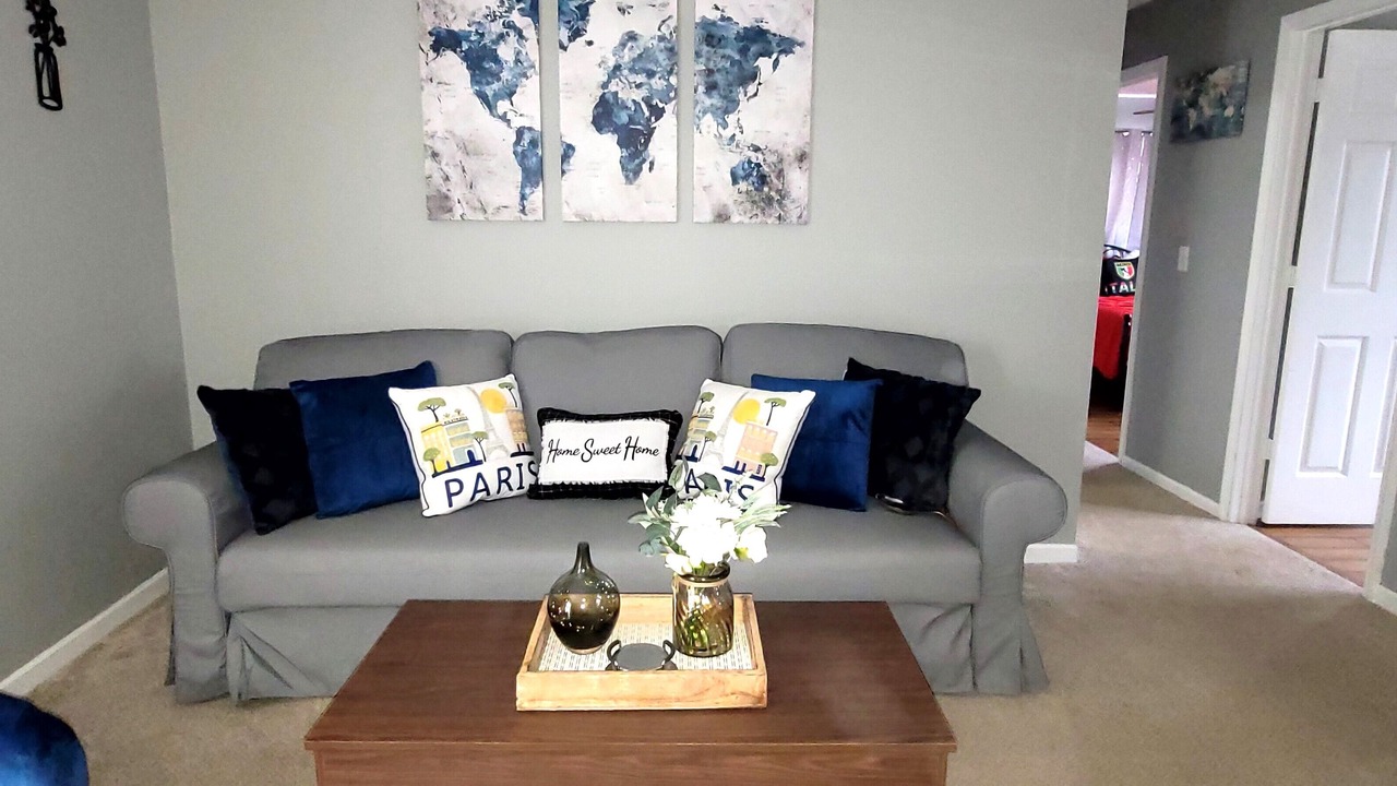 Photo of Livingroom in Boulder Hill