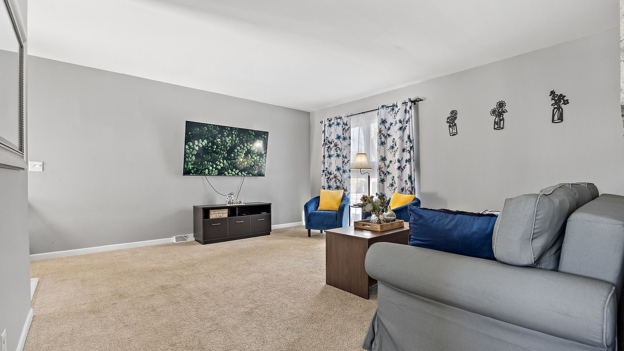 Photo of Livingroom in Boulder Hill
