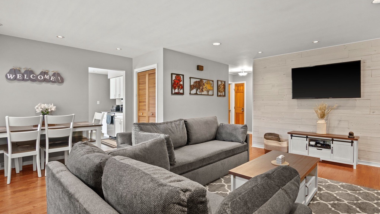 Photo of Livingroom in St. Charles