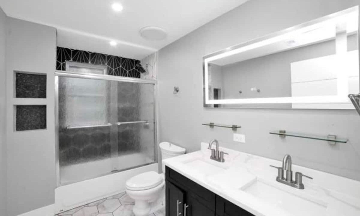 Photo of Bathroom in Cragin